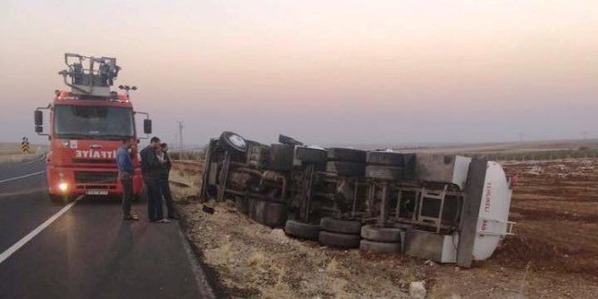 Şanlıurfa’da Yakıt Tankeri Devrildi