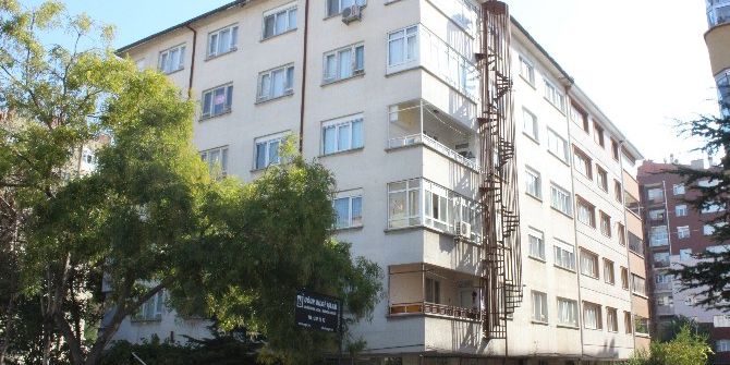 Boşaltılan Apartman Sakinlerinin Endişeli Bekleyişi Sürüyor