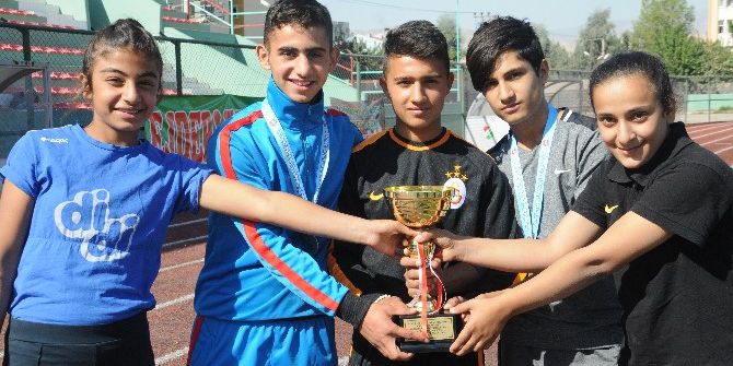 Şırnaklı Sporcular Krosta Birinci Oldu