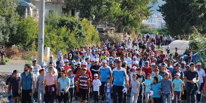 Kumluca’da Cumhuriyet Yürüyüşü Yapıldı