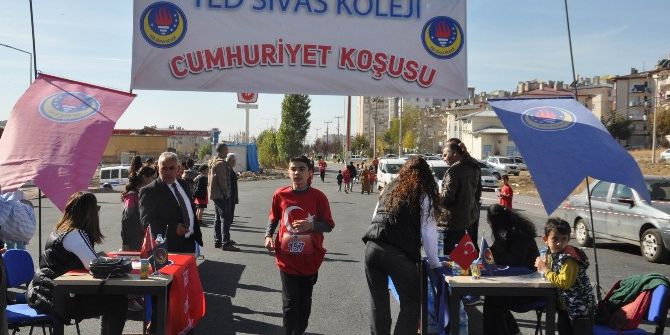 Sivas Ted Koleji ’Cumhuriyet Koşusu’ Düzenledi