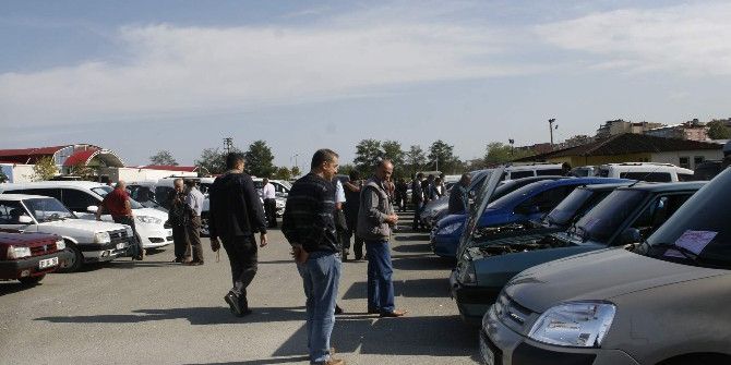 Trabzon’da Oto Pazarı Bu Yılın En Hareketli Gününü Yaşıyor