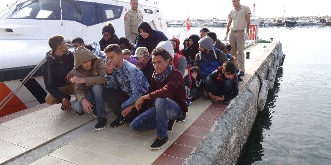 Denizin Ortasında Mahsur Kalan 57 Göçmen Kurtarıldı