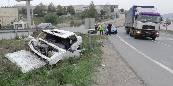Önüne Çıkan Poşetten Kaçarken Kaza Yaptı: 3 Yaralı