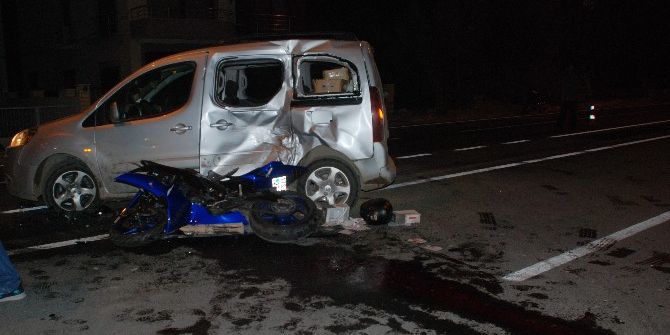 Çanakkale’de Trafik Kazası: 2 Ağır Yaralı