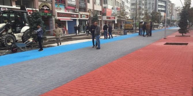 İzzet Baysal Caddesi Rengarenk Oluyor