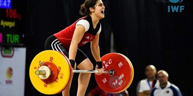 Aydınlı Ayşegül Dünyanın Zirvesinde