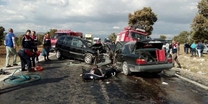 Uşak’ta Trafik Kazası 1 Ölü, 9 Yaralı