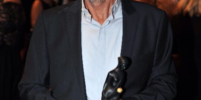 En İyi Erkek Oyuncu Ödülünün Sahibi Menderes Samancılar: “Ödülümü Çocukları Kıyılara Vurulan Suriyeli Komşularımıza Adadım”