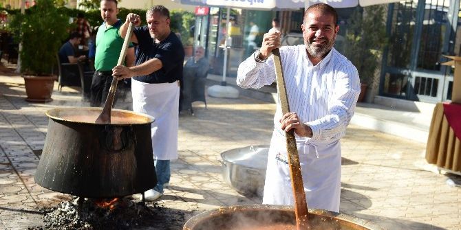 Kervan Pastaneleri’nden Aşure Etkinliği