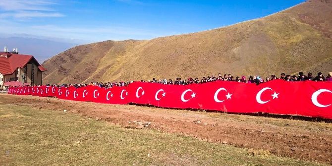 Gençlik Merkezlerinden 15 Temmuz Şehitleri Anma Yürüyüşü