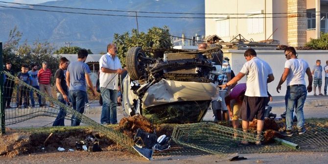 Anne Ve 3 Çocuk Hurdaya Dönen Araçtan Sağ Çıktı