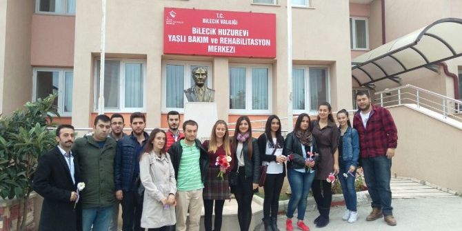 Chp Bilecik Gençlik Kolları Üyelerinden Huzurevine Ziyaret