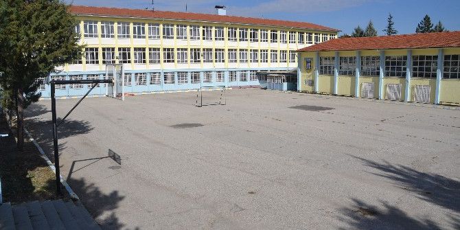 Isparta’da Okul Bahçelerine Düzenleme