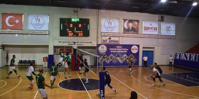 Düzce Belediyespor Ligin Zirvesinde Yer Buldu