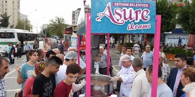 Seyhan Belediyesi, 60 Bin Kişiye Aşure Dağıttı