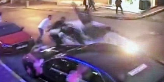 Düğünde Kavga Ettiği Şahısların Arasına Otomobille Daldı: 4 Yaralı
