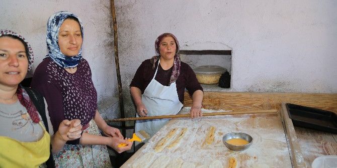 Mahalle Fırınları Yine Bazlama, Katmer Ve Köy Ekmeği Pişirecek