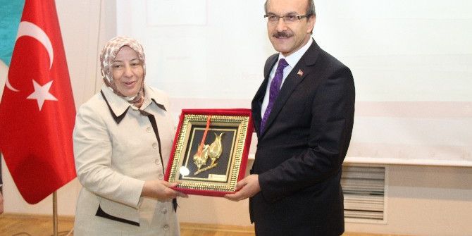 Hkü Doğu-batı Ayrımı Gözetmeden Seminerlerini Sürdürüyor