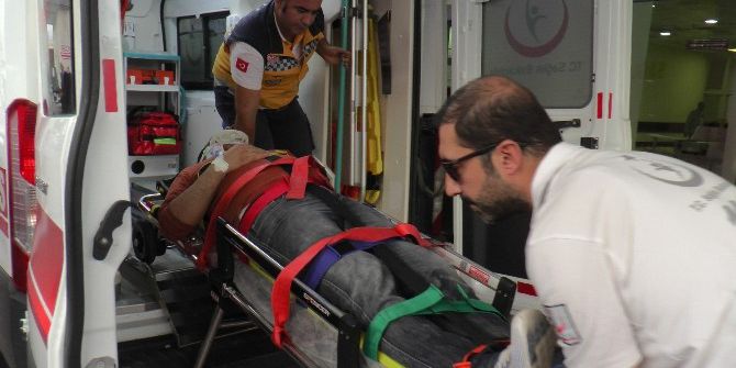 Otomobilin Çarptığı Motosiklet Sürücüsü Yaralandı