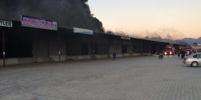 Antalya’da Yaş Sebze Ve Meyve Hali’nde Yangın