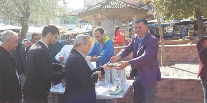 Vezirhan’da Aşure Dağıtımı