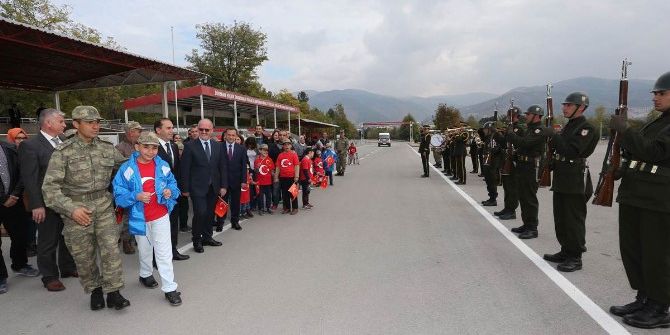 Mehmetçik Yüreğini Engelli Öğrencilere Açtı