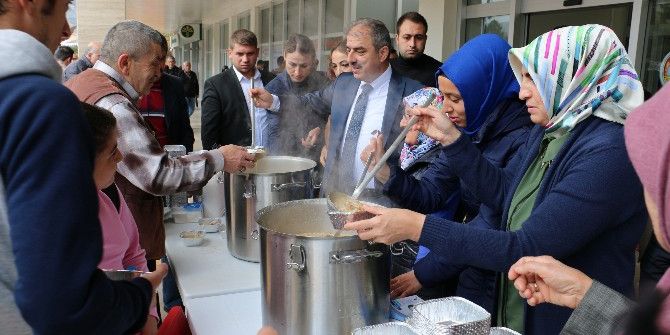 Engellilerin Hazırladığı Aşureler Dağıtıldı