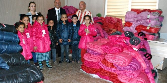Kayum Heyetinden Öğrencilere Giyim Yardımı