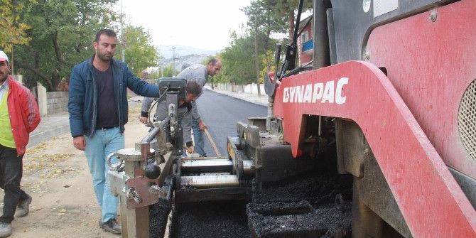 Atatürk Mahallesinde Asfalt Çalışmaları Devam Ediyor