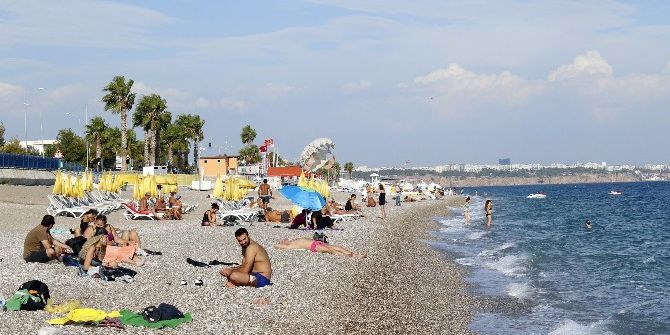 Dünyaca Ünlü Konyaaltı Plajında Deniz Keyfi
