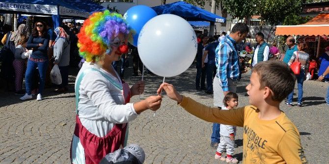 Çakırbeyli Köy Pazarı’nda Şenlik Havası Yaşanıyor