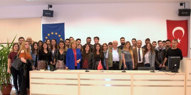 İbf Öğrencileri Gazetecilik Mesleği Konusunda Bilgilendirildi