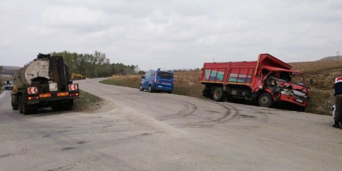 Kamyon İle Tanker Çarpıştı: 1 Yaralı