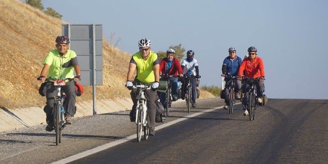 Bisikletin Ulaşım Aracı Olduğunu Gösterebilmek İçin 165 Kilometre Pedal Çevirdiler