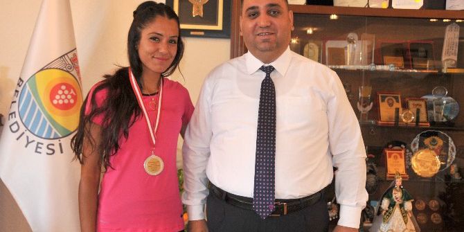 Tarsuslu Nursel Karataş, Kıbrıs’ta Birinci Oldu