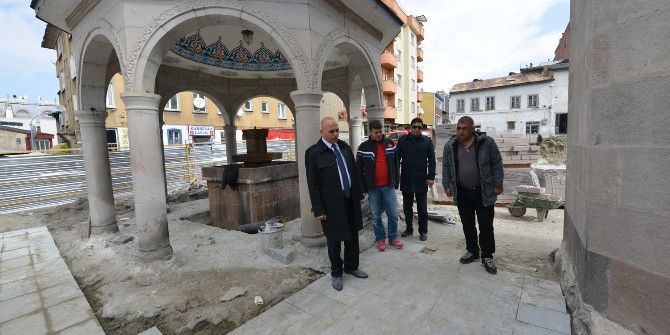 Murat Paşa Kent Meydanına İnce Zevk Ayarı