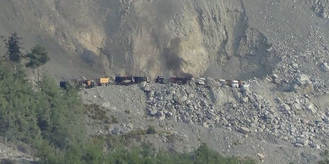 Teröristler Taş Ocağını Bastı, İş Makinelerini Ateşe Verdi