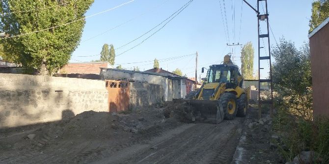 Kars Belediyesi Fenişleri Müdürlüğü Gece-gündüz Çalışıyor