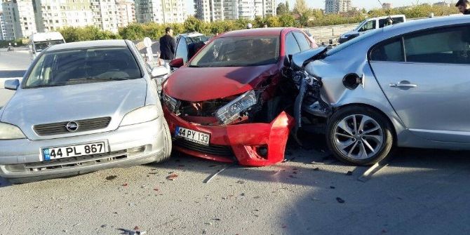 Kavşakta Zincirleme Kaza: 6 Yaralı