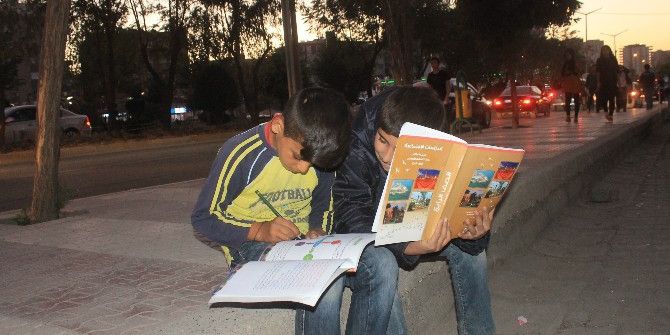 Suriyeli Çocukların Okuma Azmi