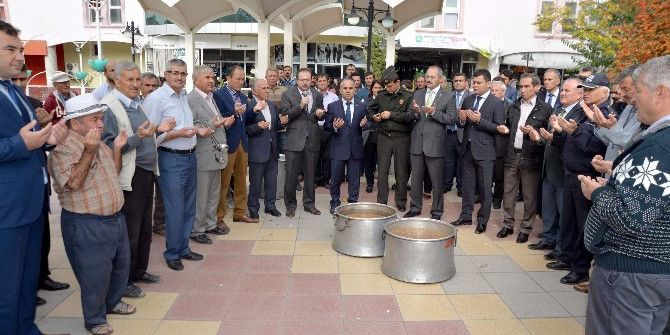 Gördes’te 7 Bin Kişiye Aşure Hayrı