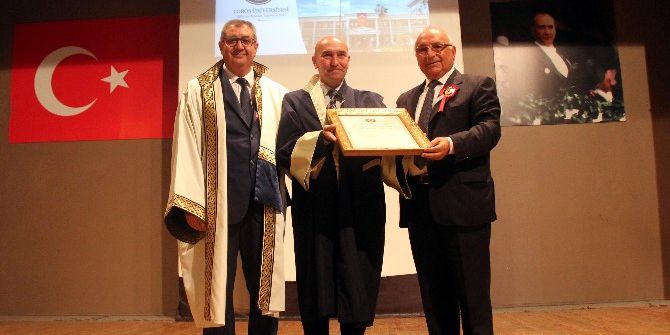 Toros Üniversitesi’nden, ’Sakin Şehrin’ Belediye Başkanına Fahri Doktora Unvanı