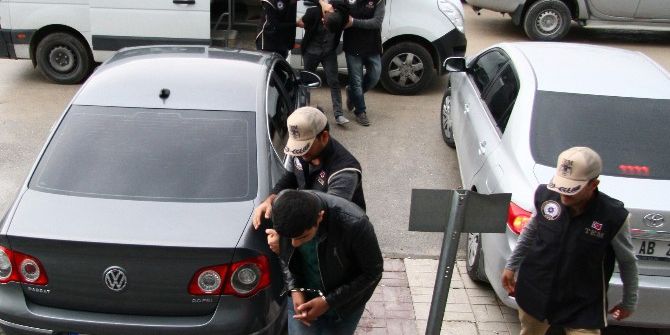 Van’da Okul Yakanlara Operasyon