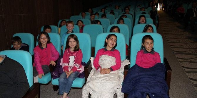 Yozgat’ta Öğrenciler Hacivat Ve Karagöz İle Eğlendi