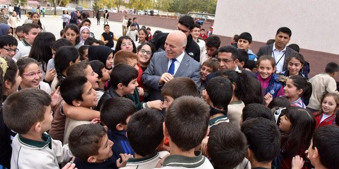 Çocuklardan Başkan Sekmen’e Sevgi Seli