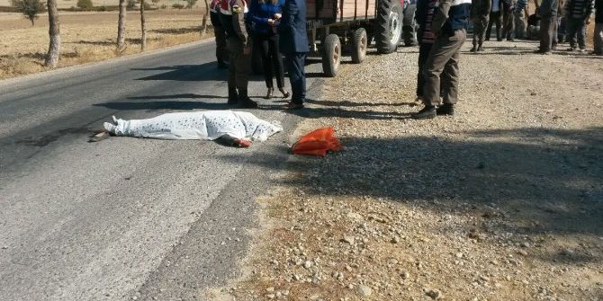 Traktörden Düşen Kadın Hayatını Kaybetti