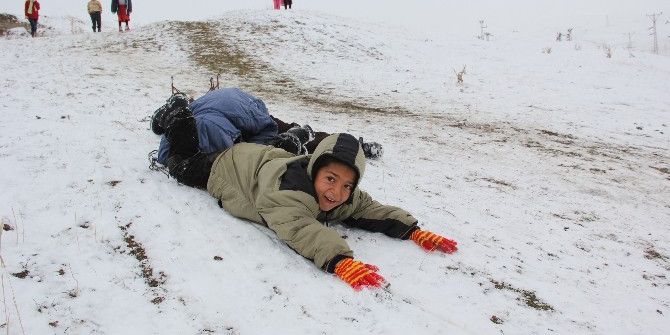 Ardahan’ın Yüksek Kesimlerine Kar Yağdı