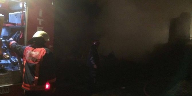 Samanlık Yangını İtfaiye Ekiplerince Söndürüldü