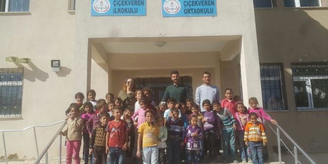 Çocuklar Üşümesin Diye Tek Başına Çalışıyor